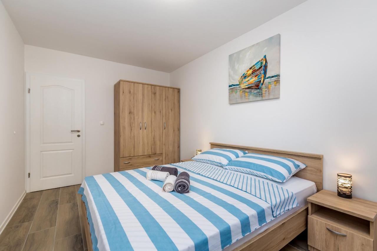 Holiday House Sunlight With Heated Pool Malinska Bagian luar foto
