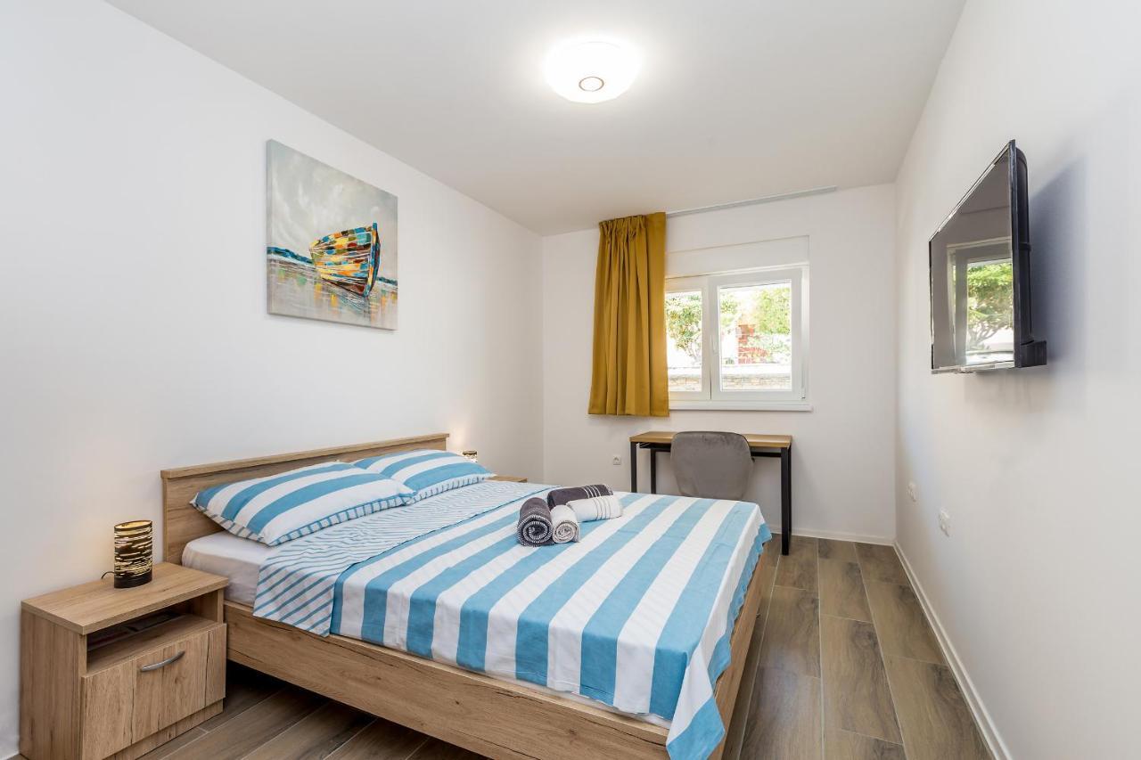 Holiday House Sunlight With Heated Pool Malinska Bagian luar foto