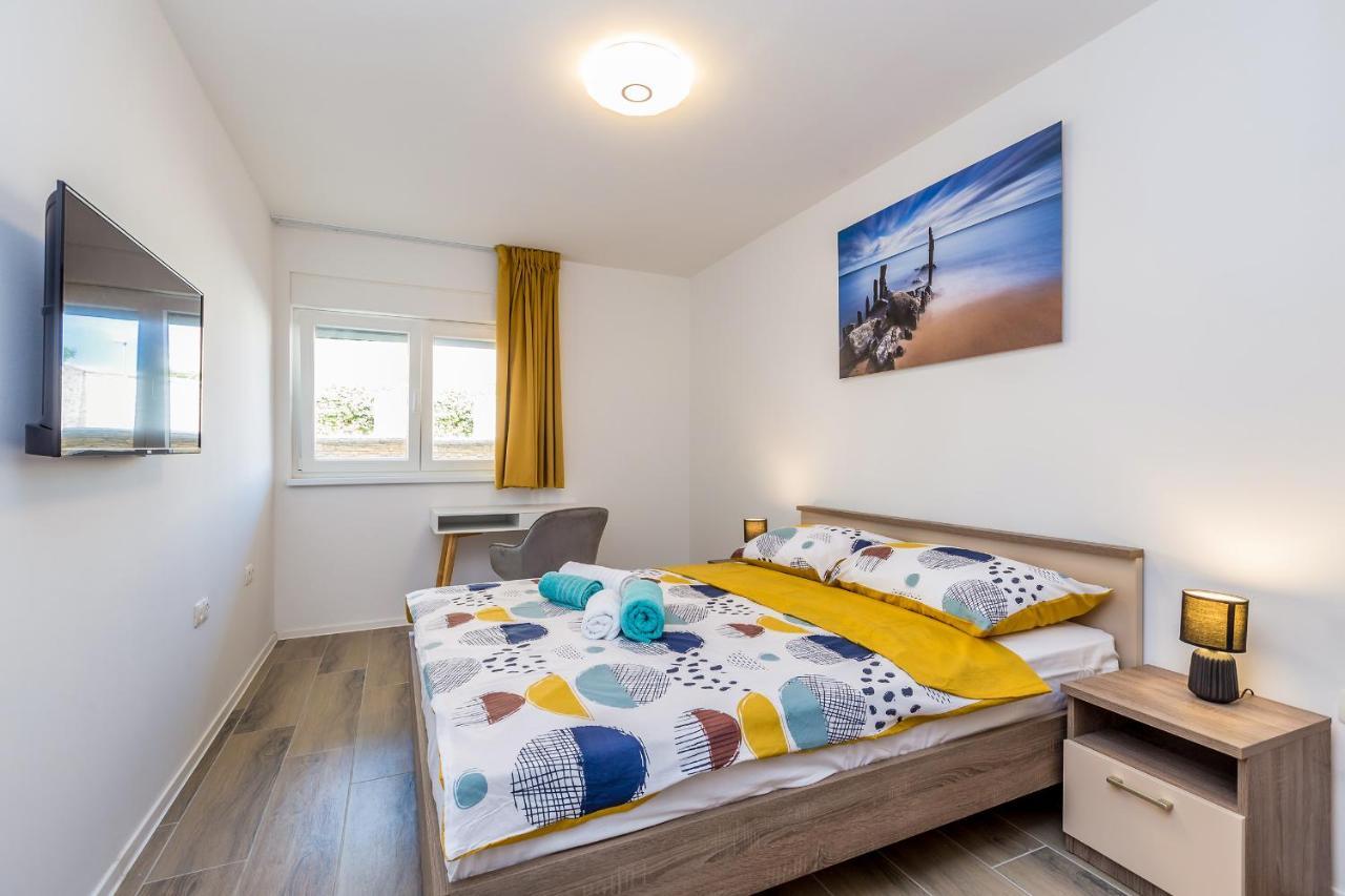 Holiday House Sunlight With Heated Pool Malinska Bagian luar foto