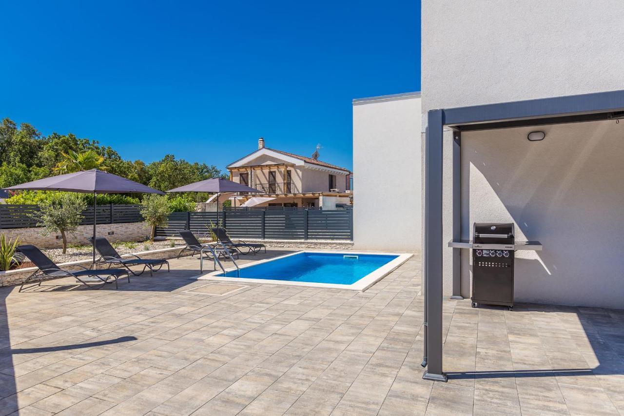 Holiday House Sunlight With Heated Pool Malinska Bagian luar foto