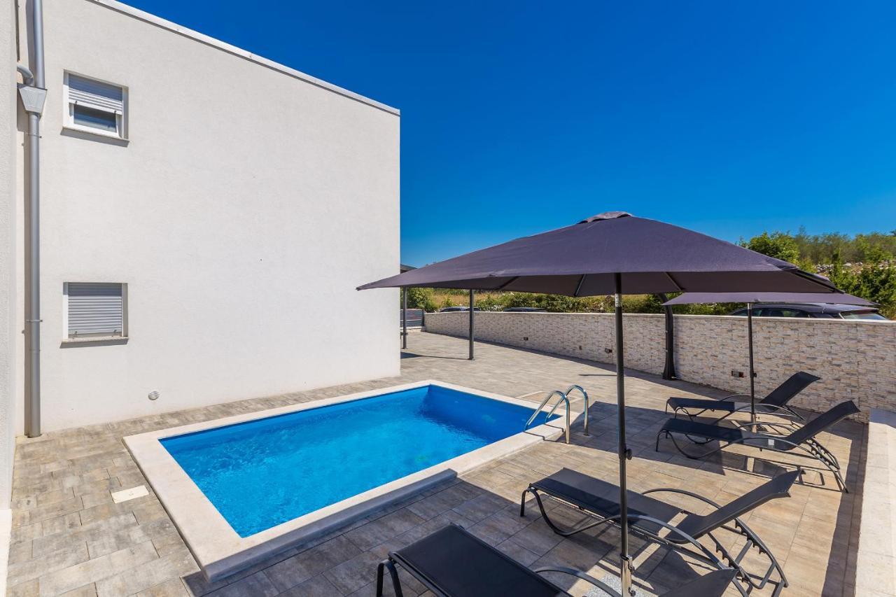 Holiday House Sunlight With Heated Pool Malinska Bagian luar foto