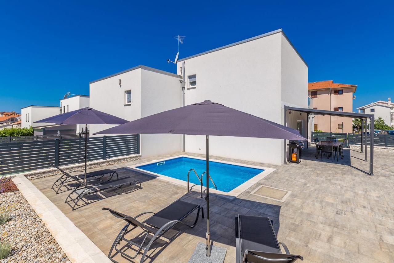 Holiday House Sunlight With Heated Pool Malinska Bagian luar foto
