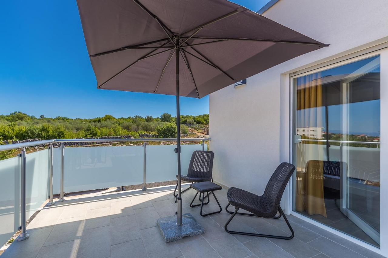 Holiday House Sunlight With Heated Pool Malinska Bagian luar foto